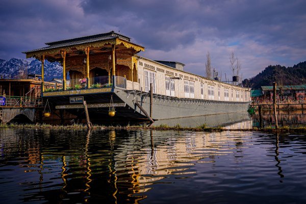 Srinagar Houseboat Stay Guide